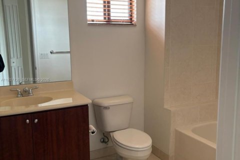 Condo in Sunrise, Florida, 2 bedrooms  № 1995739 - photo 18