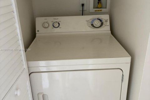 Condo in Sunrise, Florida, 2 bedrooms  № 1995739 - photo 19