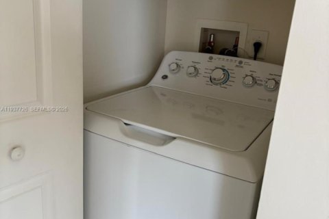 Condo in Sunrise, Florida, 2 bedrooms  № 1995739 - photo 20