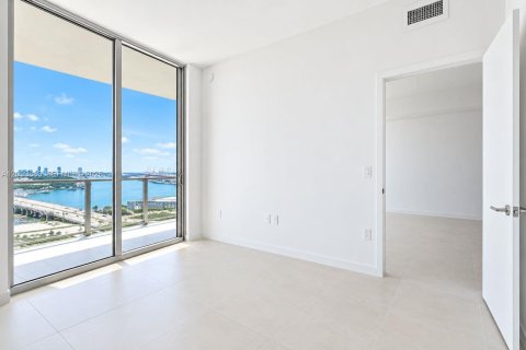 Copropriété à vendre à Miami, Floride: 1 chambre, 112.97 m2 № 2407602 - photo 12