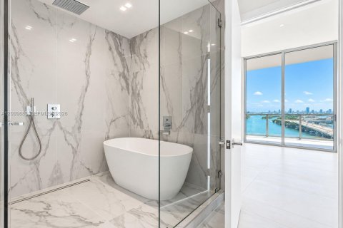 Copropriété à vendre à Miami, Floride: 1 chambre, 112.97 m2 № 2407602 - photo 16