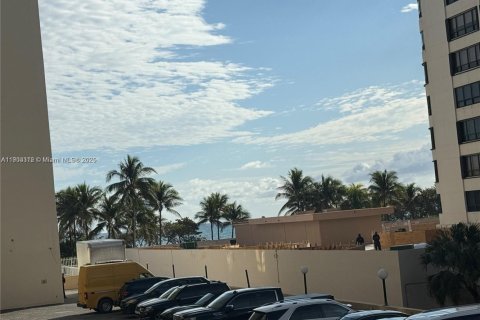 Купить кондоминиум в Бэл-Харбор, Флорида 2 спальни, 140.65м2, № 2021152 - фото 25