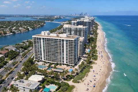 Купить кондоминиум в Бэл-Харбор, Флорида 2 спальни, 140.65м2, № 2021152 - фото 28