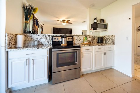 House in Sunrise, Florida 2 bedrooms, 97.27 sq.m. № 1986795 - photo 16