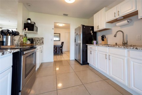 House in Sunrise, Florida 2 bedrooms, 97.27 sq.m. № 1986795 - photo 17