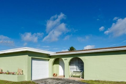 House in Sunrise, Florida 2 bedrooms, 97.27 sq.m. № 1986795 - photo 1