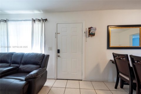 House in Sunrise, Florida 2 bedrooms, 97.27 sq.m. № 1986795 - photo 9