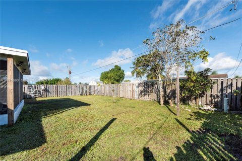 House in Sunrise, Florida 2 bedrooms, 97.27 sq.m. № 1986795 - photo 7