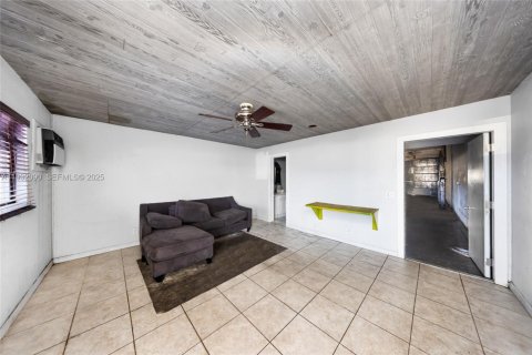 Propiedad comercial en venta en Oakland Park, Florida № 1990589 - foto 7