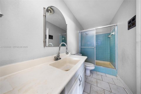 Propiedad comercial en venta en Oakland Park, Florida № 1990589 - foto 11