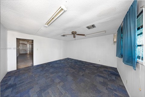 Propiedad comercial en venta en Oakland Park, Florida № 1990589 - foto 18
