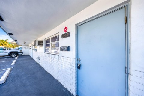 Propiedad comercial en venta en Oakland Park, Florida № 1990589 - foto 8