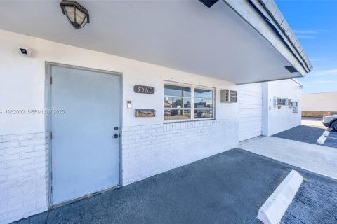 Propiedad comercial en venta en Oakland Park, Florida № 1990589 - foto 5
