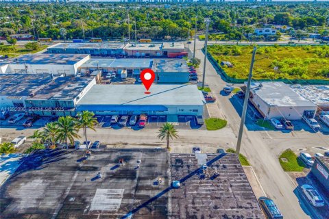 Propiedad comercial en venta en Oakland Park, Florida № 1990589 - foto 2