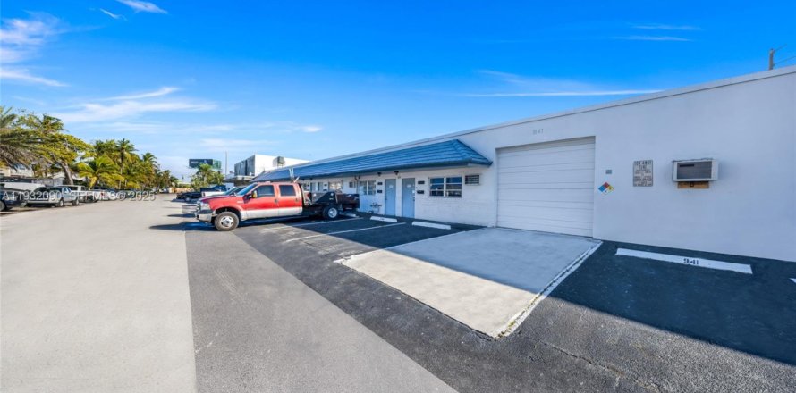 Propiedad comercial en Oakland Park, Florida № 1990589