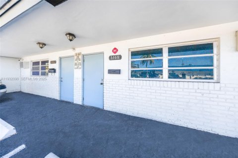 Propiedad comercial en venta en Oakland Park, Florida № 1990589 - foto 17