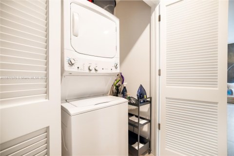 Купить кондоминиум в Майами, Флорида 1 спальня, 69.03м2, № 1927266 - фото 13