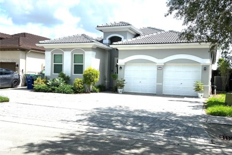 Casa en venta en Hialeah, Florida, 4 dormitorios, 172.24 m2 № 2087822 - foto 2
