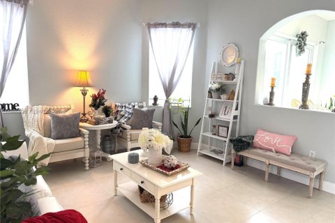 Casa en venta en Hialeah, Florida, 4 dormitorios, 172.24 m2 № 2087822 - foto 6