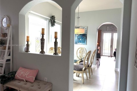 Casa en venta en Hialeah, Florida, 4 dormitorios, 172.24 m2 № 2087822 - foto 7