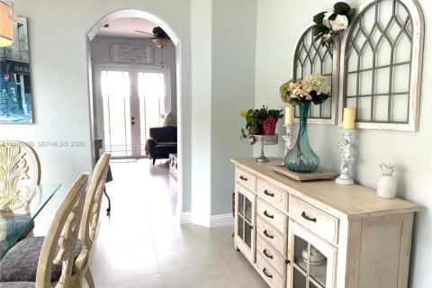 Casa en venta en Hialeah, Florida, 4 dormitorios, 172.24 m2 № 2087822 - foto 10