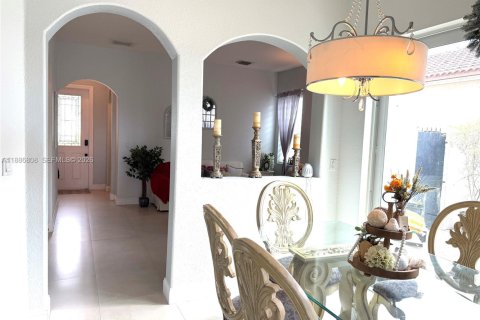 Casa en venta en Hialeah, Florida, 4 dormitorios, 172.24 m2 № 2087822 - foto 8