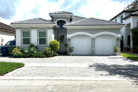 Casa en Hialeah, Florida 4 dormitorios, 172.24 m2 № 2087822