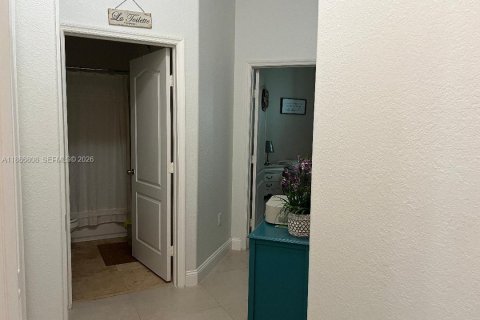 Casa en venta en Hialeah, Florida, 4 dormitorios, 172.24 m2 № 2087822 - foto 29