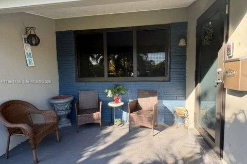 House in Miramar, Florida 3 bedrooms, 126.35 sq.m. № 2026391 - photo 5