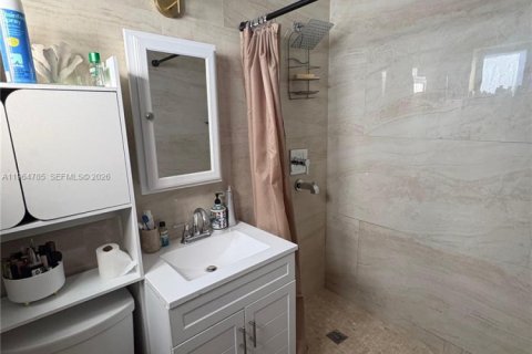 House in Miramar, Florida 3 bedrooms, 126.35 sq.m. № 2026391 - photo 13