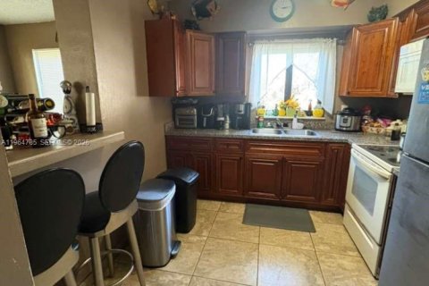 House in Miramar, Florida 3 bedrooms, 126.35 sq.m. № 2026391 - photo 7