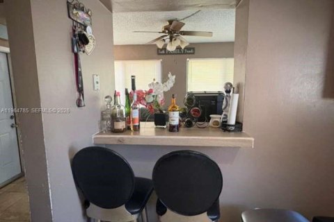 House in Miramar, Florida 3 bedrooms, 126.35 sq.m. № 2026391 - photo 8