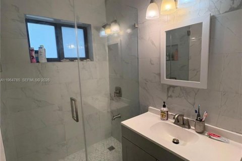 House in Miramar, Florida 3 bedrooms, 126.35 sq.m. № 2026391 - photo 15