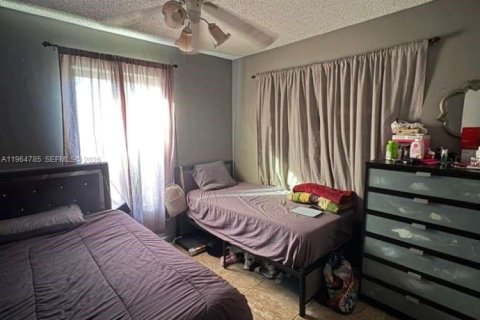 House in Miramar, Florida 3 bedrooms, 126.35 sq.m. № 2026391 - photo 16