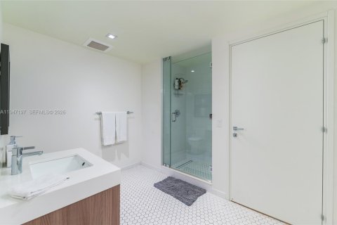 Condo in Fort Lauderdale, Florida, 2 bedrooms  № 2003304 - photo 17