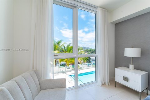 Condo in Fort Lauderdale, Florida, 2 bedrooms  № 2003304 - photo 19