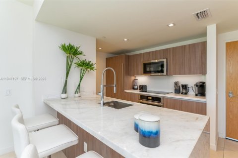 Condo in Fort Lauderdale, Florida, 2 bedrooms  № 2003304 - photo 4