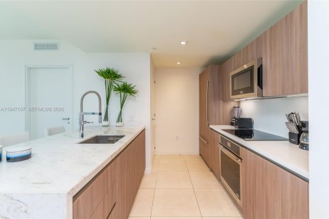 Condo in Fort Lauderdale, Florida, 2 bedrooms  № 2003304 - photo 5