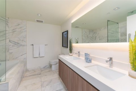 Condo in Fort Lauderdale, Florida, 2 bedrooms  № 2003304 - photo 16