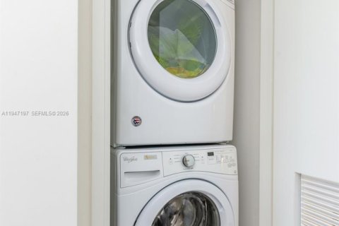 Condo in Fort Lauderdale, Florida, 2 bedrooms  № 2003304 - photo 21