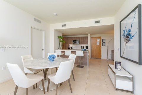 Condo in Fort Lauderdale, Florida, 2 bedrooms  № 2003304 - photo 2
