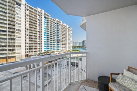 Condominio en venta en Aventura, Florida, 2 dormitorios, 145.39 m2 № 2083365 - foto 19