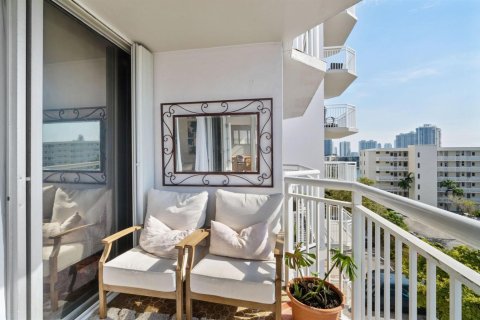 Condominio en venta en Aventura, Florida, 2 dormitorios, 145.39 m2 № 2083365 - foto 11