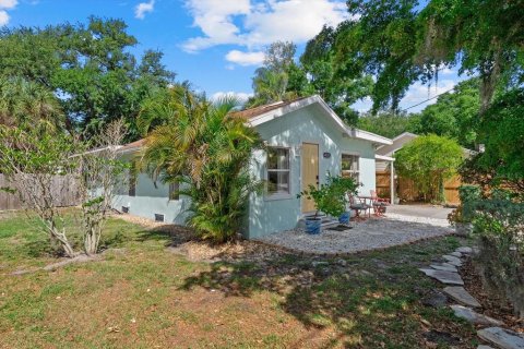 House in Sarasota, Florida 2 bedrooms, 120.03 sq.m. № 2234245 - photo 2