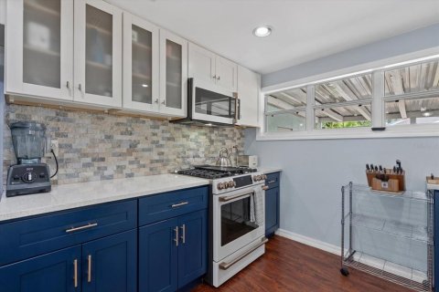 House in Sarasota, Florida 2 bedrooms, 120.03 sq.m. № 2234245 - photo 14