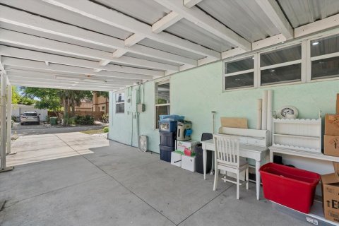 House in Sarasota, Florida 2 bedrooms, 120.03 sq.m. № 2234245 - photo 16