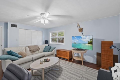 House in Sarasota, Florida 2 bedrooms, 120.03 sq.m. № 2234245 - photo 25