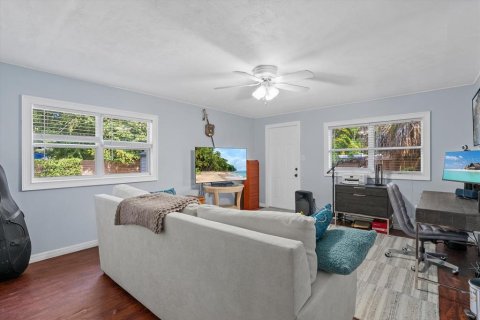 House in Sarasota, Florida 2 bedrooms, 120.03 sq.m. № 2234245 - photo 10