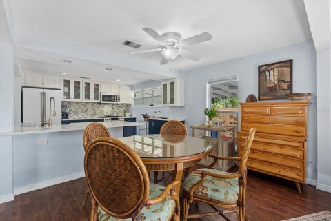 House in Sarasota, Florida 2 bedrooms, 120.03 sq.m. № 2234245 - photo 20