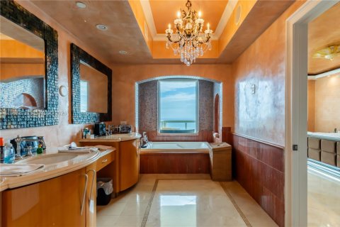 Condo in Sunny Isles Beach, Florida, 4 bedrooms  № 2091310 - photo 13